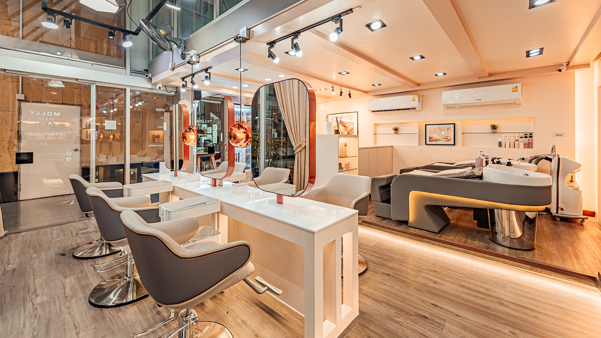 บรรยากาศสตูดิโอ Molly Hair Studio